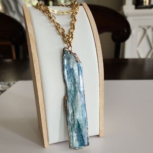 Elegant Gold and Blue Pendant Necklace